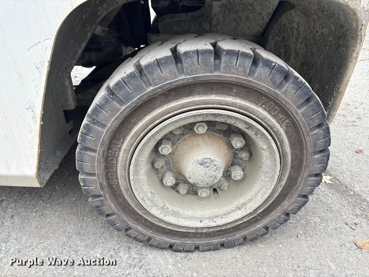 image for item ET8605 2015 Nissan PF80YLP forklift