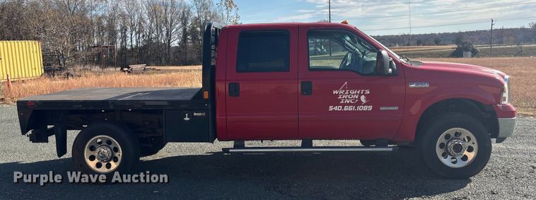image for item ET8616 2005 Ford F350 Super Duty XLT Crew Cab flatbed pickup truck