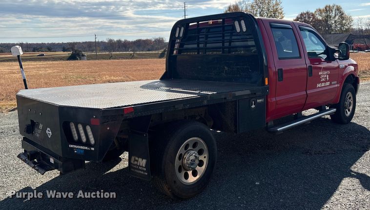 image for item ET8616 2005 Ford F350 Super Duty XLT Crew Cab flatbed pickup truck