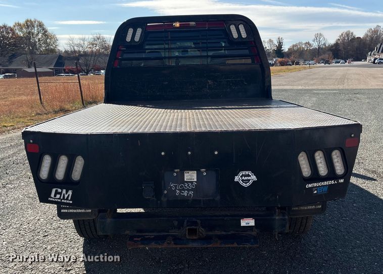 image for item ET8616 2005 Ford F350 Super Duty XLT Crew Cab flatbed pickup truck