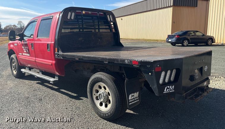 image for item ET8616 2005 Ford F350 Super Duty XLT Crew Cab flatbed pickup truck