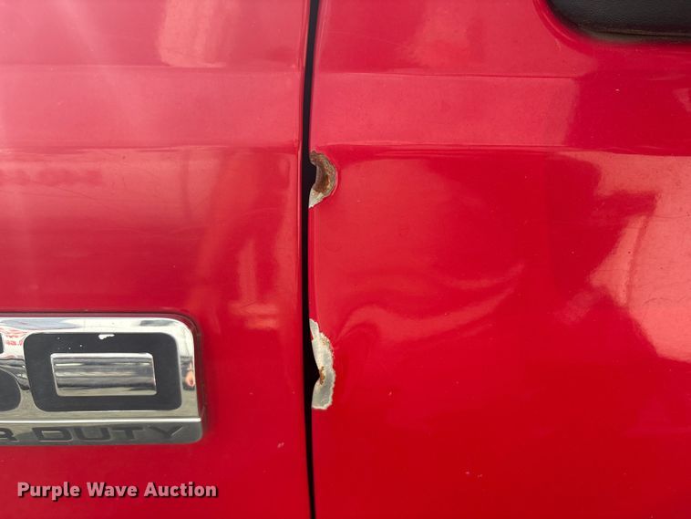 image for item ET8616 2005 Ford F350 Super Duty XLT Crew Cab flatbed pickup truck