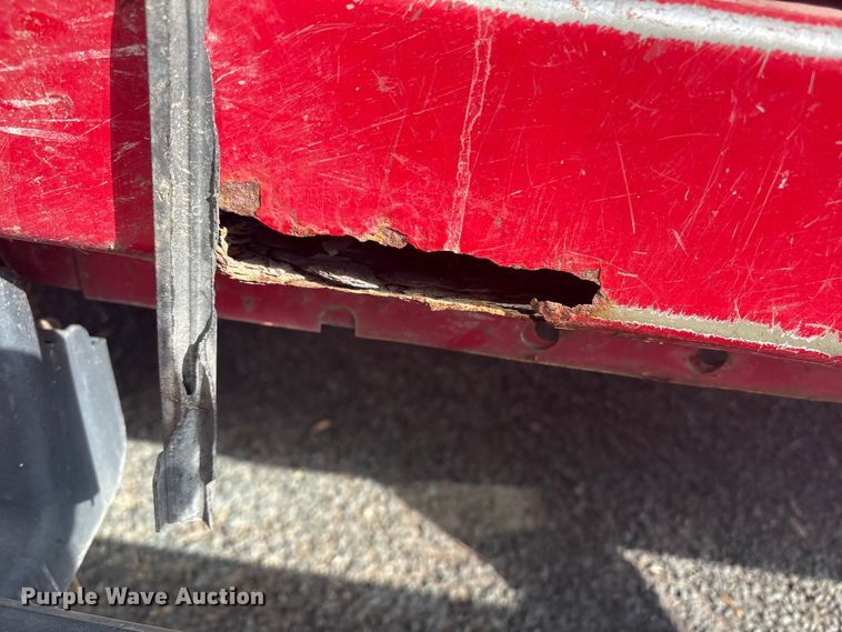 image for item ET8616 2005 Ford F350 Super Duty XLT Crew Cab flatbed pickup truck