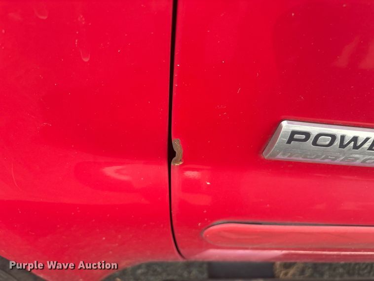 image for item ET8616 2005 Ford F350 Super Duty XLT Crew Cab flatbed pickup truck