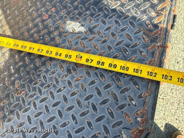 image for item ET8616 2005 Ford F350 Super Duty XLT Crew Cab flatbed pickup truck