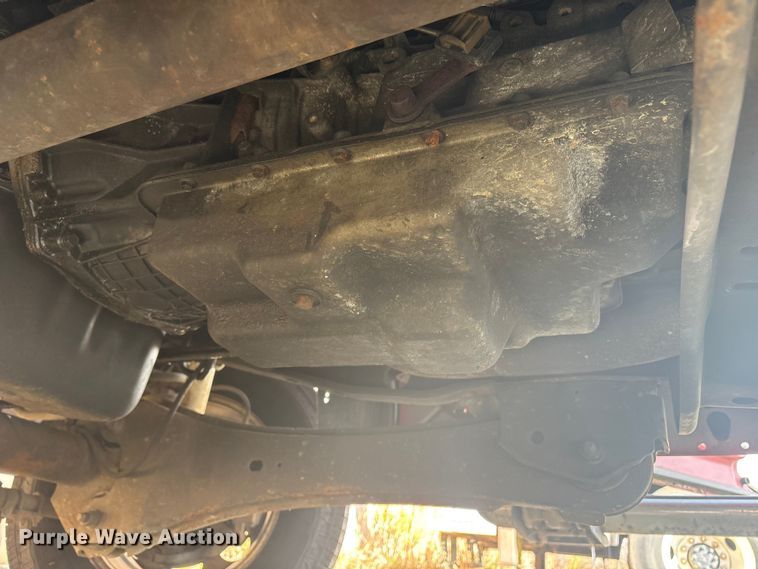 image for item ET8616 2005 Ford F350 Super Duty XLT Crew Cab flatbed pickup truck