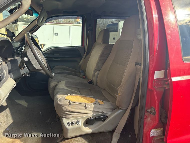 image for item ET8616 2005 Ford F350 Super Duty XLT Crew Cab flatbed pickup truck