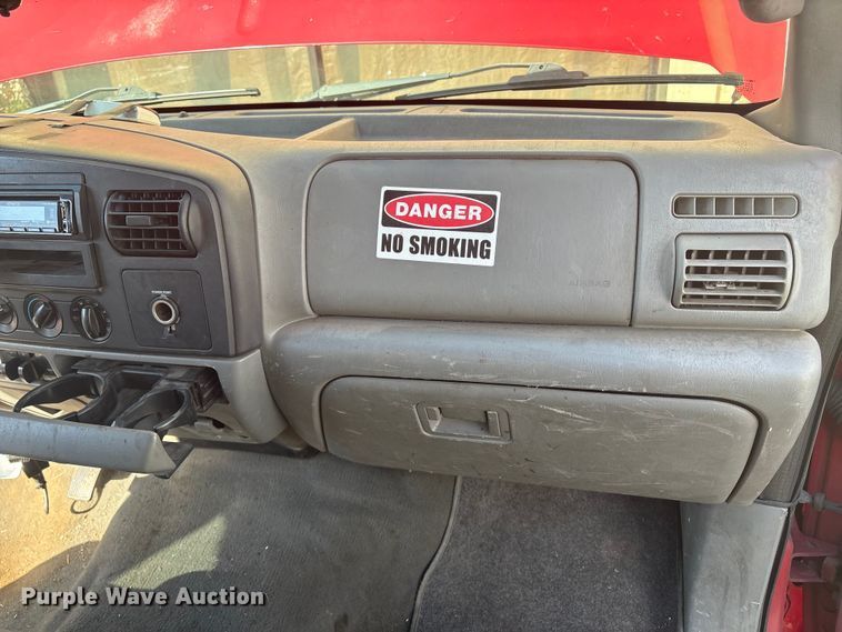 image for item ET8616 2005 Ford F350 Super Duty XLT Crew Cab flatbed pickup truck