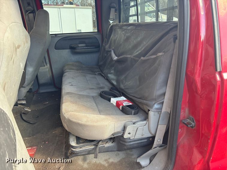 image for item ET8616 2005 Ford F350 Super Duty XLT Crew Cab flatbed pickup truck