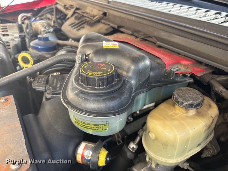 image for item ET8616 2005 Ford F350 Super Duty XLT Crew Cab flatbed pickup truck