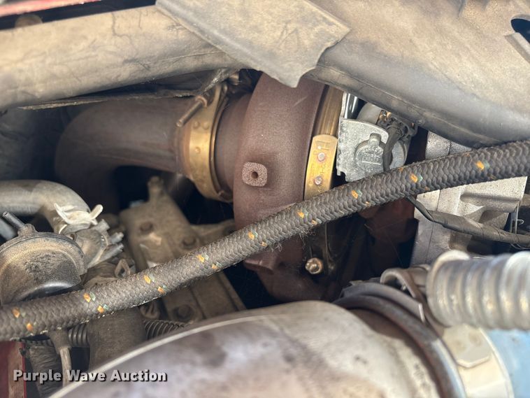 image for item ET8616 2005 Ford F350 Super Duty XLT Crew Cab flatbed pickup truck