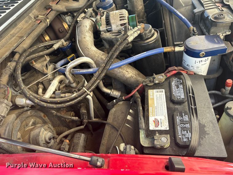 image for item ET8616 2005 Ford F350 Super Duty XLT Crew Cab flatbed pickup truck