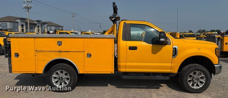 image for item EU2228 2020 Ford F350 Super Duty utility bed pickup truck