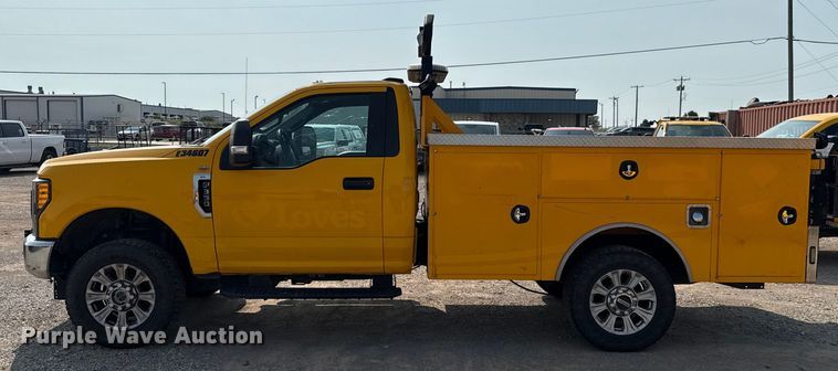 image for item EU2228 2020 Ford F350 Super Duty utility bed pickup truck