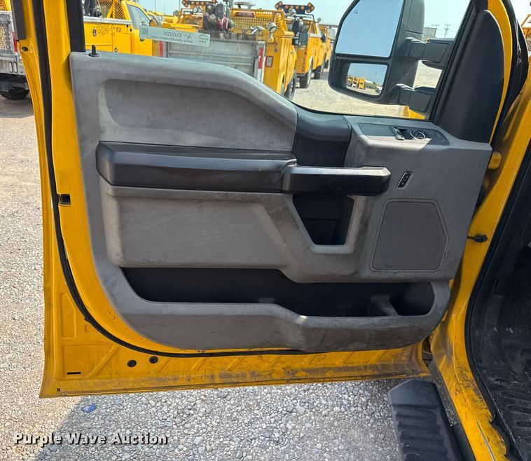 image for item EU2228 2020 Ford F350 Super Duty utility bed pickup truck