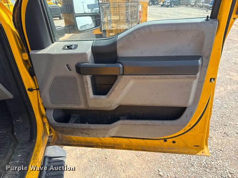 image for item EU2228 2020 Ford F350 Super Duty utility bed pickup truck