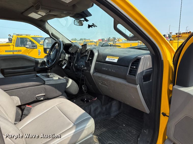 image for item EU2228 2020 Ford F350 Super Duty utility bed pickup truck