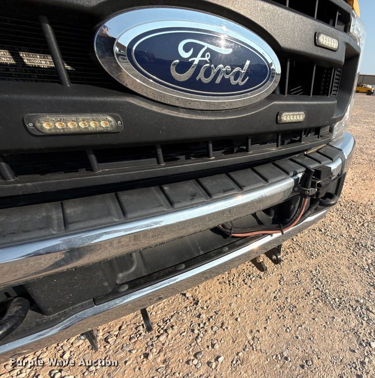 image for item EU2240 2021 Ford F350 Super Duty utility bed pickup truck