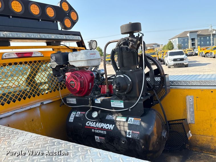 image for item EU2240 2021 Ford F350 Super Duty utility bed pickup truck