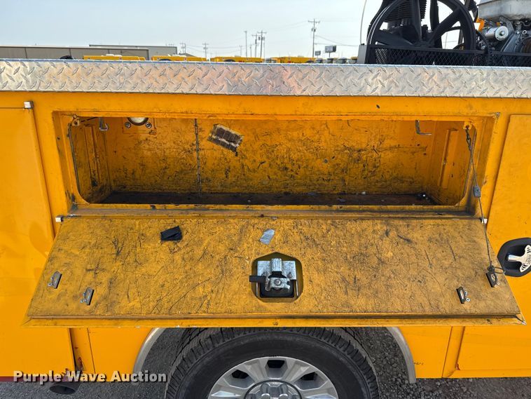 image for item EU2240 2021 Ford F350 Super Duty utility bed pickup truck