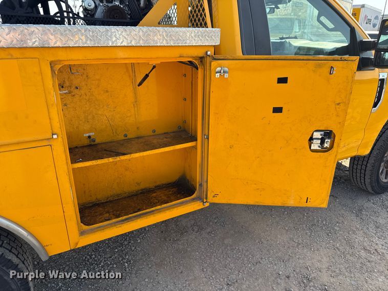 image for item EU2240 2021 Ford F350 Super Duty utility bed pickup truck
