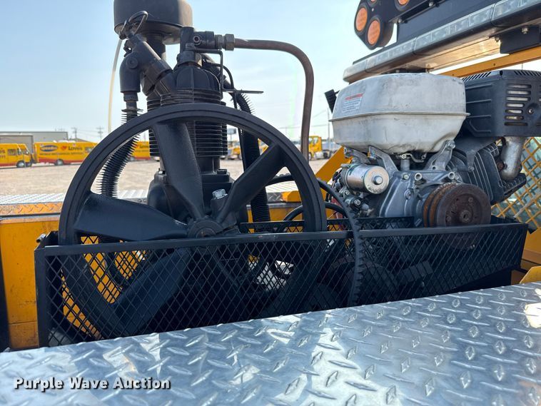 image for item EU2240 2021 Ford F350 Super Duty utility bed pickup truck