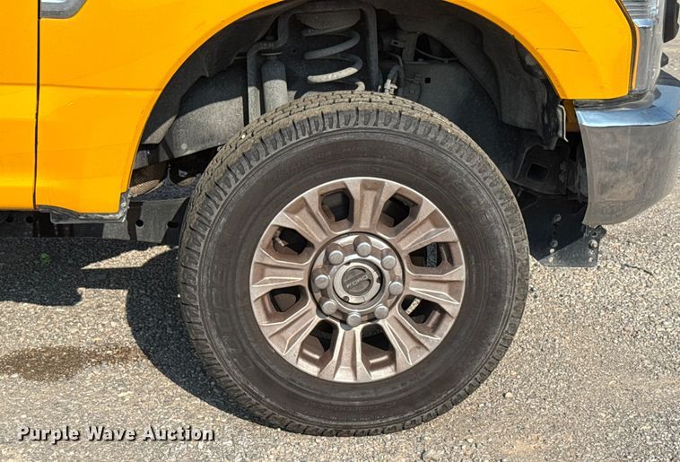 image for item EU2240 2021 Ford F350 Super Duty utility bed pickup truck