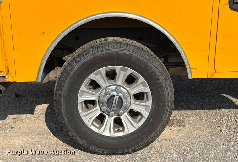 image for item EU2240 2021 Ford F350 Super Duty utility bed pickup truck