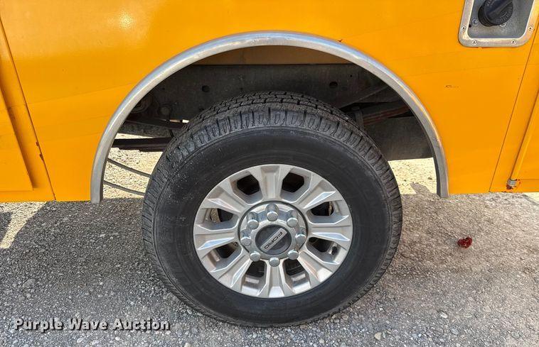 image for item EU2240 2021 Ford F350 Super Duty utility bed pickup truck