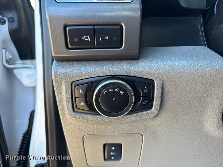 image for item EU4705 2015 Ford F150 XLT SuperCrew pickup truck