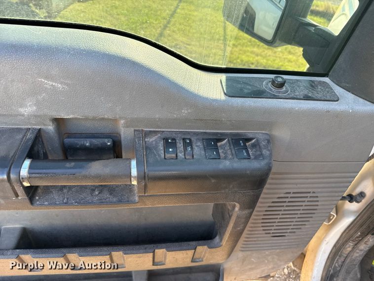 image for item EU5012 2015 Ford F250 Super Duty XL Crew Cab pickup truck