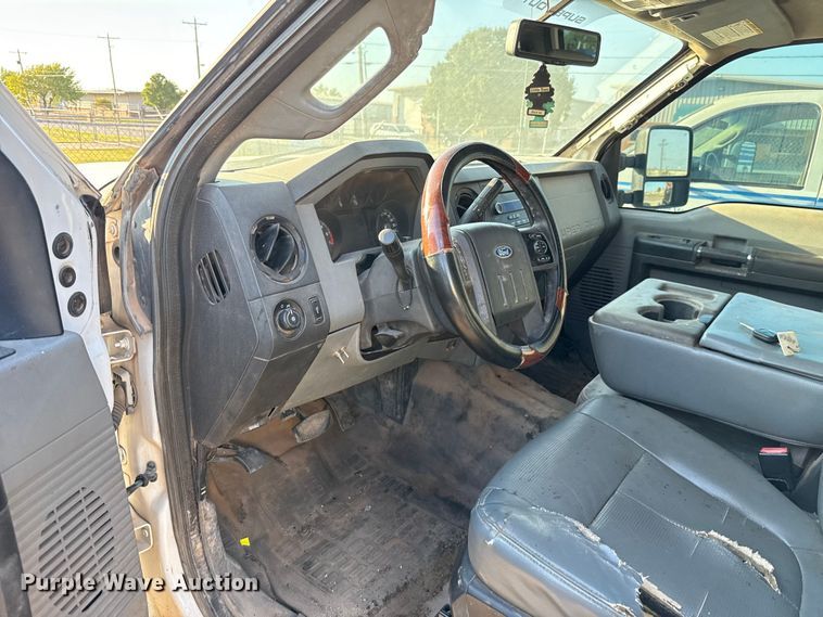 image for item EU5012 2015 Ford F250 Super Duty XL Crew Cab pickup truck