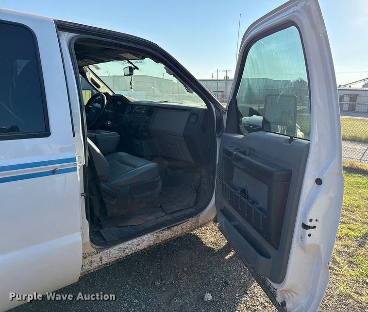 image for item EU5012 2015 Ford F250 Super Duty XL Crew Cab pickup truck