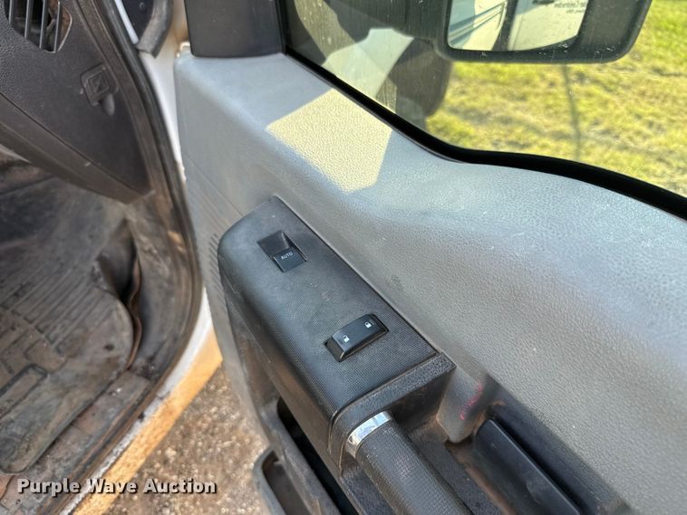 image for item EU5012 2015 Ford F250 Super Duty XL Crew Cab pickup truck