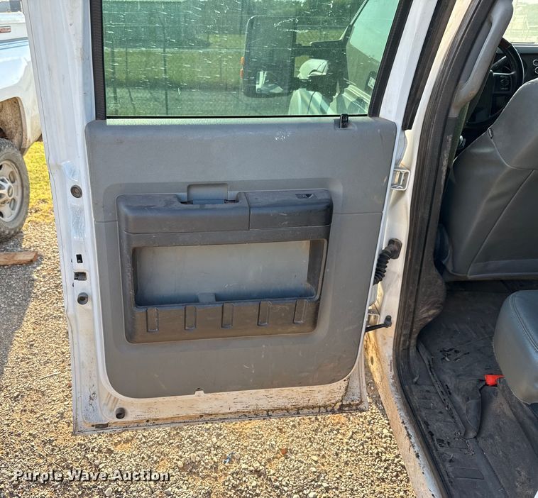 image for item EU5012 2015 Ford F250 Super Duty XL Crew Cab pickup truck