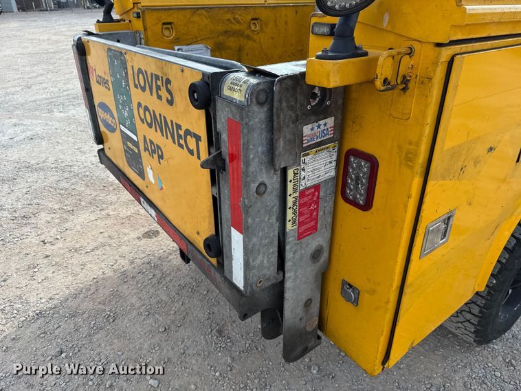 image for item EU5067 2018 Chevrolet Silverado 3500HD utility bed pickup truck