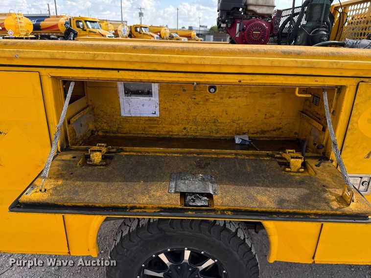 image for item EU5067 2018 Chevrolet Silverado 3500HD utility bed pickup truck