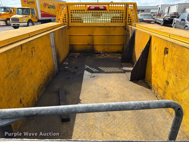 image for item EU5068 2018 Chevrolet Silverado 3500HD utility bed pickup truck