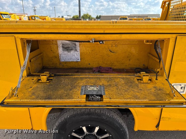 image for item EU5068 2018 Chevrolet Silverado 3500HD utility bed pickup truck