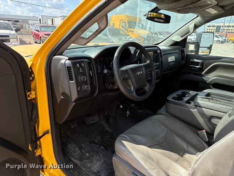 image for item EU5068 2018 Chevrolet Silverado 3500HD utility bed pickup truck