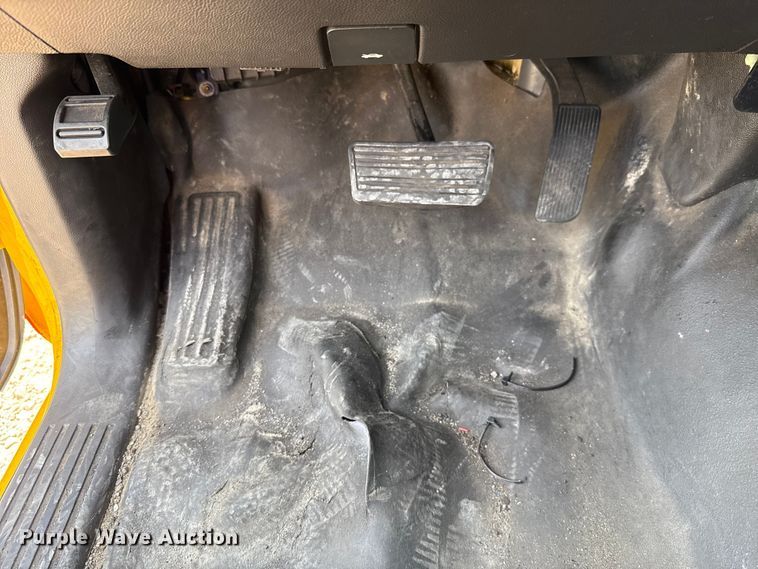 image for item EU5068 2018 Chevrolet Silverado 3500HD utility bed pickup truck