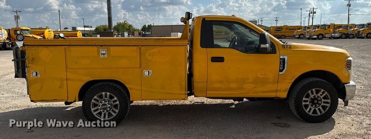 image for item EU5071 2019 Ford F350 Super Duty utility bed pickup truck