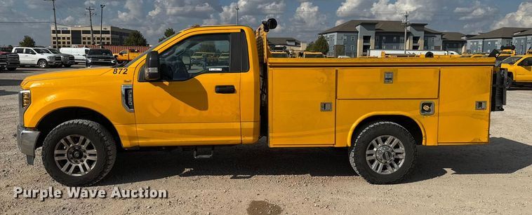 image for item EU5071 2019 Ford F350 Super Duty utility bed pickup truck