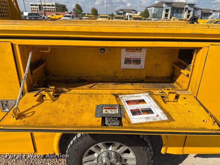 image for item EU5071 2019 Ford F350 Super Duty utility bed pickup truck