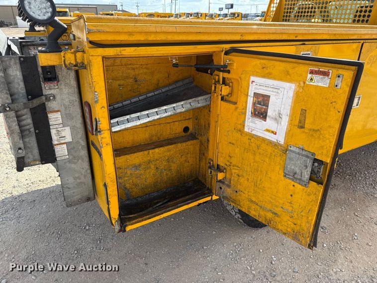 image for item EU5071 2019 Ford F350 Super Duty utility bed pickup truck