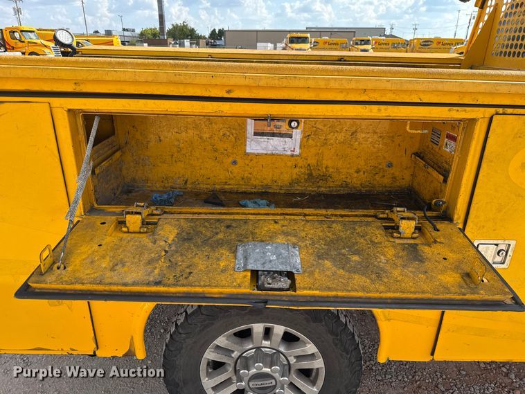 image for item EU5071 2019 Ford F350 Super Duty utility bed pickup truck