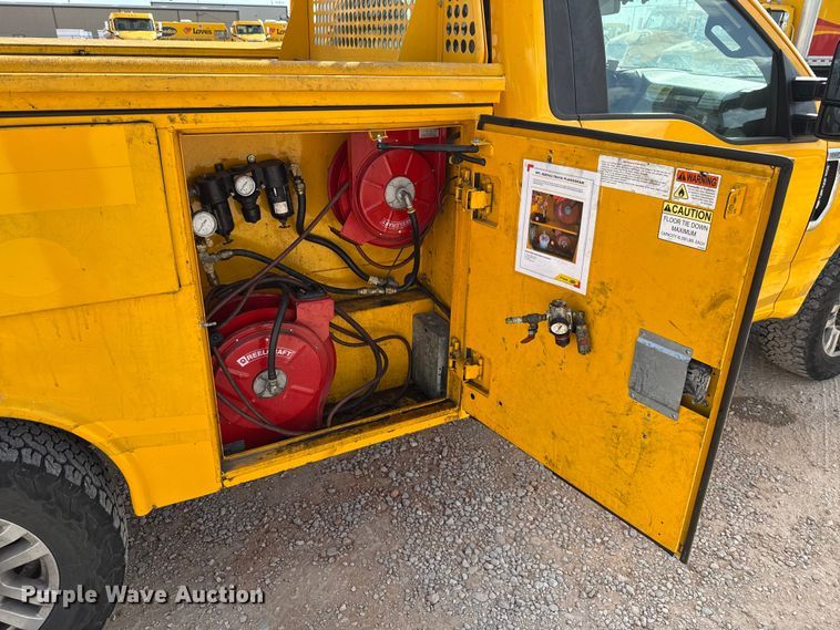 image for item EU5071 2019 Ford F350 Super Duty utility bed pickup truck