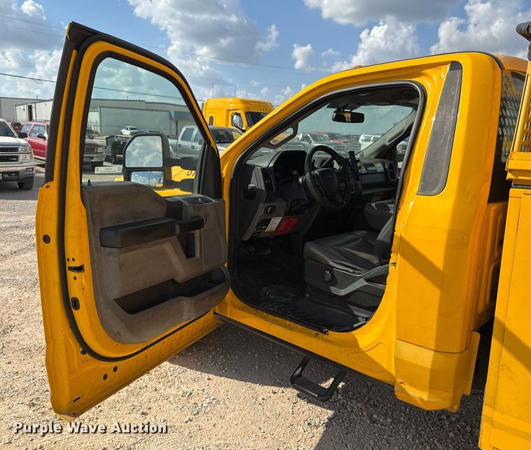 image for item EU5071 2019 Ford F350 Super Duty utility bed pickup truck