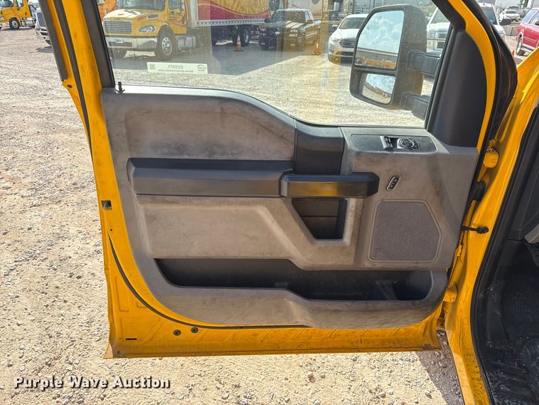 image for item EU5071 2019 Ford F350 Super Duty utility bed pickup truck