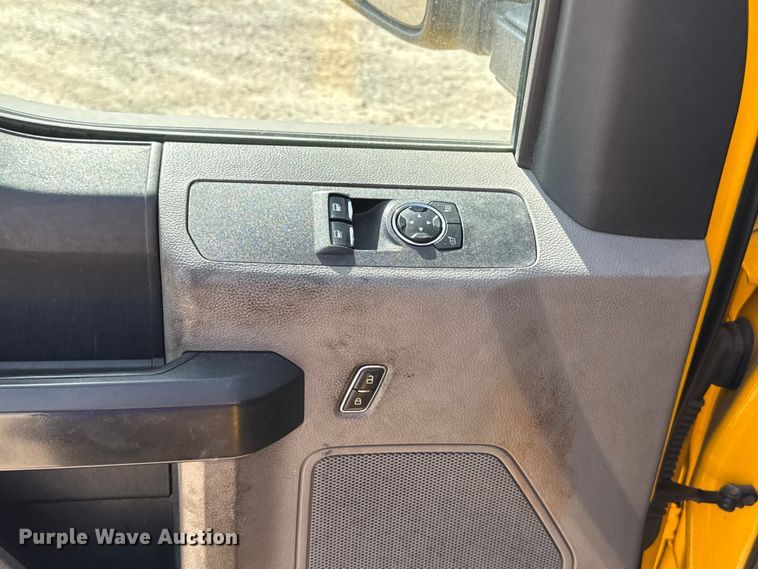 image for item EU5071 2019 Ford F350 Super Duty utility bed pickup truck